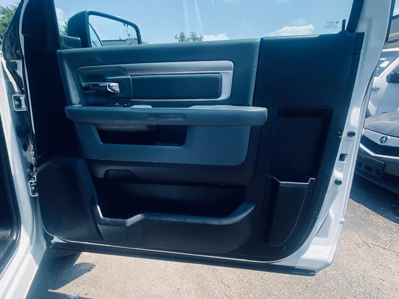 Ram 1500 Vehicle Full-screen Gallery Image 16
