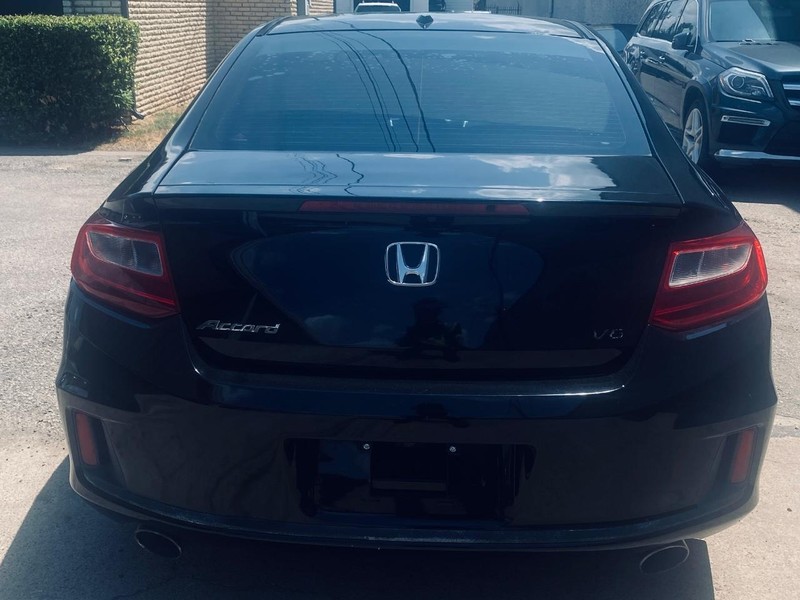 Honda Accord Coupe Vehicle Full-screen Gallery Image 04
