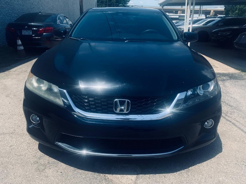 Honda Accord Coupe Vehicle Full-screen Gallery Image 09