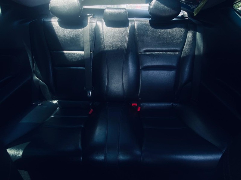 Honda Accord Coupe Vehicle Full-screen Gallery Image 13