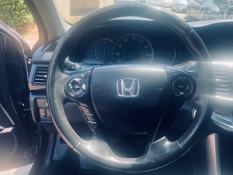 Honda Accord Coupe Vehicle Full-screen Gallery Image 16