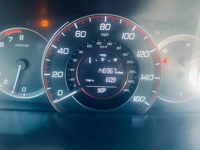 Honda Accord Coupe Vehicle Full-screen Gallery Image 22
