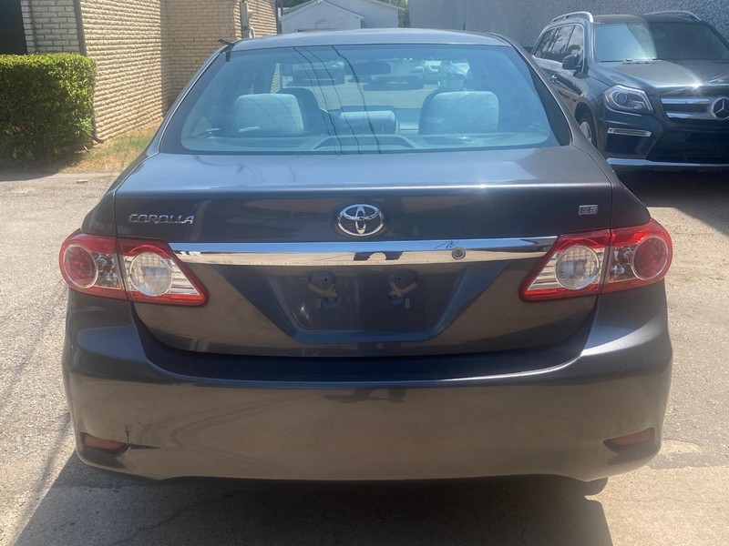 Toyota Corolla Vehicle Full-screen Gallery Image 04