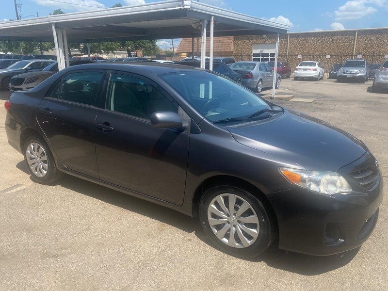 Toyota Corolla Vehicle Full-screen Gallery Image 08