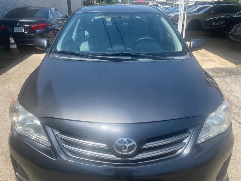 Toyota Corolla Vehicle Full-screen Gallery Image 09