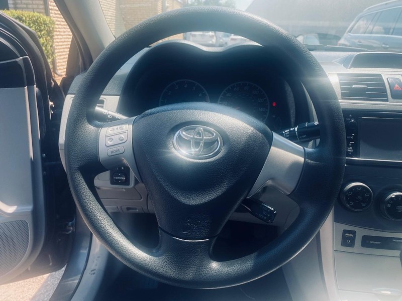 Toyota Corolla Vehicle Full-screen Gallery Image 19