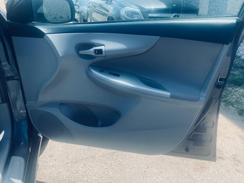 Toyota Corolla Vehicle Full-screen Gallery Image 21