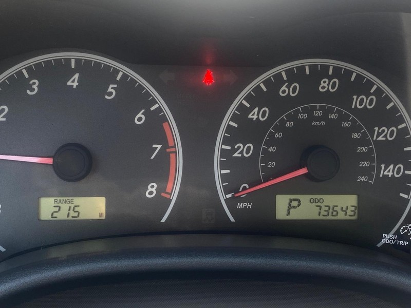 Toyota Corolla Vehicle Full-screen Gallery Image 25