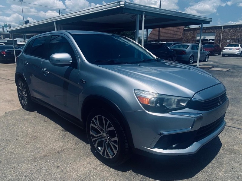 Mitsubishi Outlander Sport Vehicle Full-screen Gallery Image 08