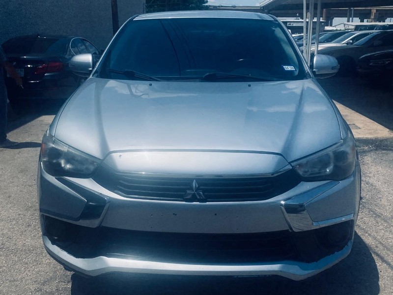 Mitsubishi Outlander Sport Vehicle Full-screen Gallery Image 09