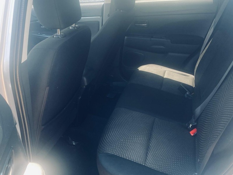 Mitsubishi Outlander Sport Vehicle Full-screen Gallery Image 14