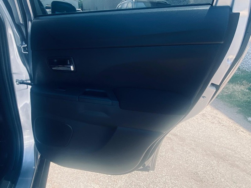 Mitsubishi Outlander Sport Vehicle Full-screen Gallery Image 19