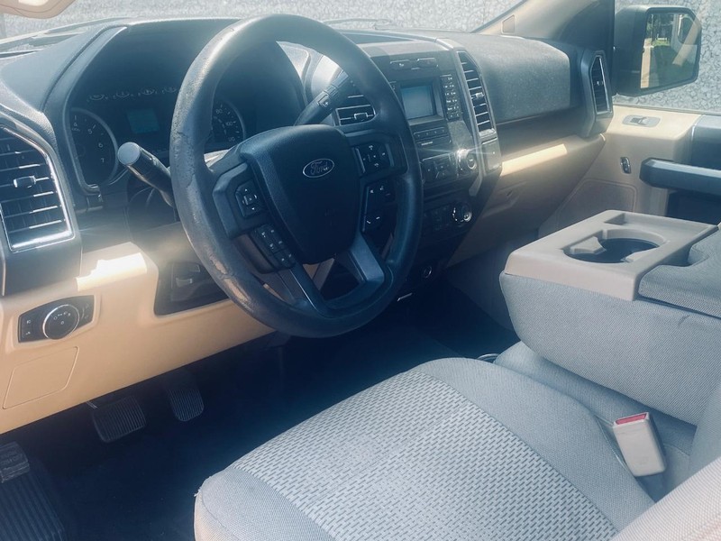 Ford F-150 Vehicle Full-screen Gallery Image 12