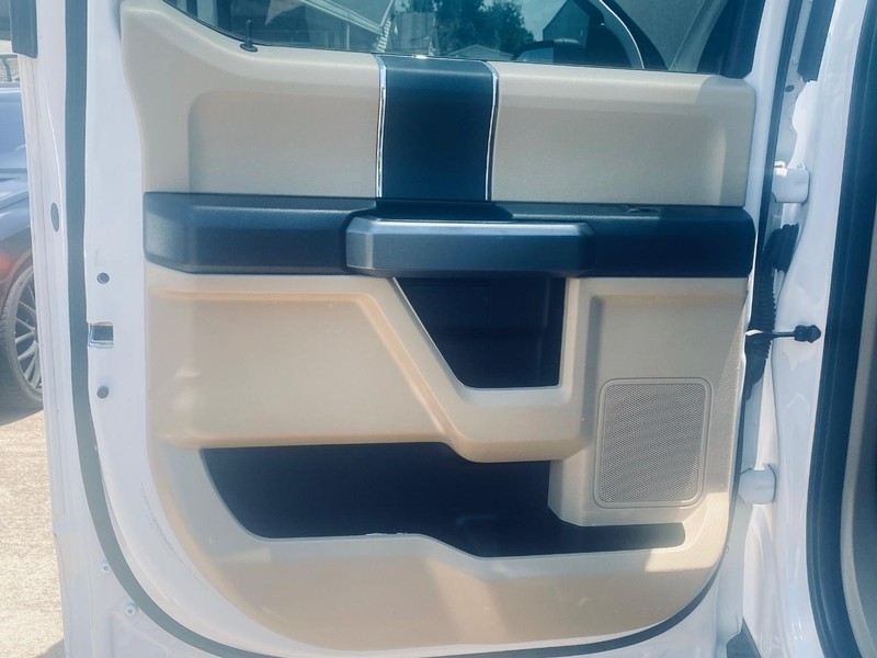 Ford F-150 Vehicle Full-screen Gallery Image 13