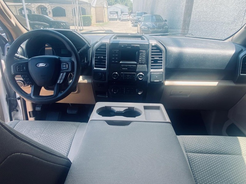 Ford F-150 Vehicle Full-screen Gallery Image 16