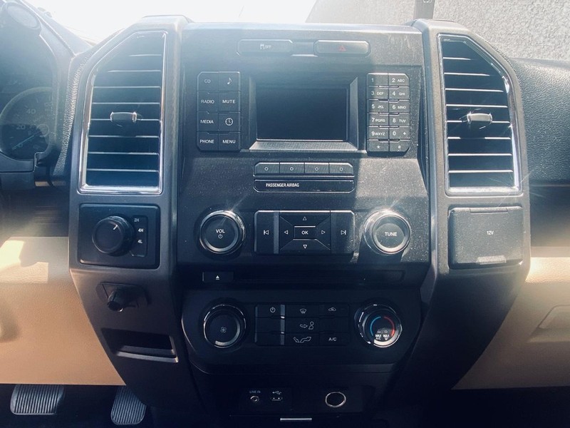 Ford F-150 Vehicle Full-screen Gallery Image 17