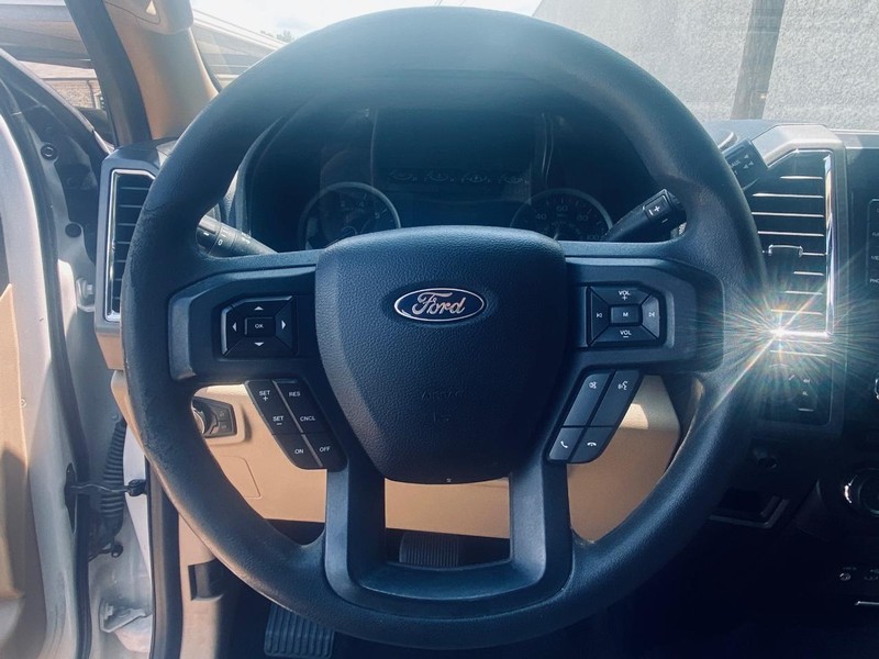 Ford F-150 Vehicle Full-screen Gallery Image 18