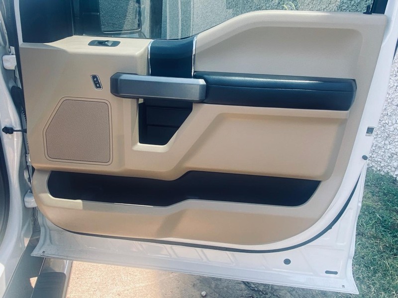 Ford F-150 Vehicle Full-screen Gallery Image 21
