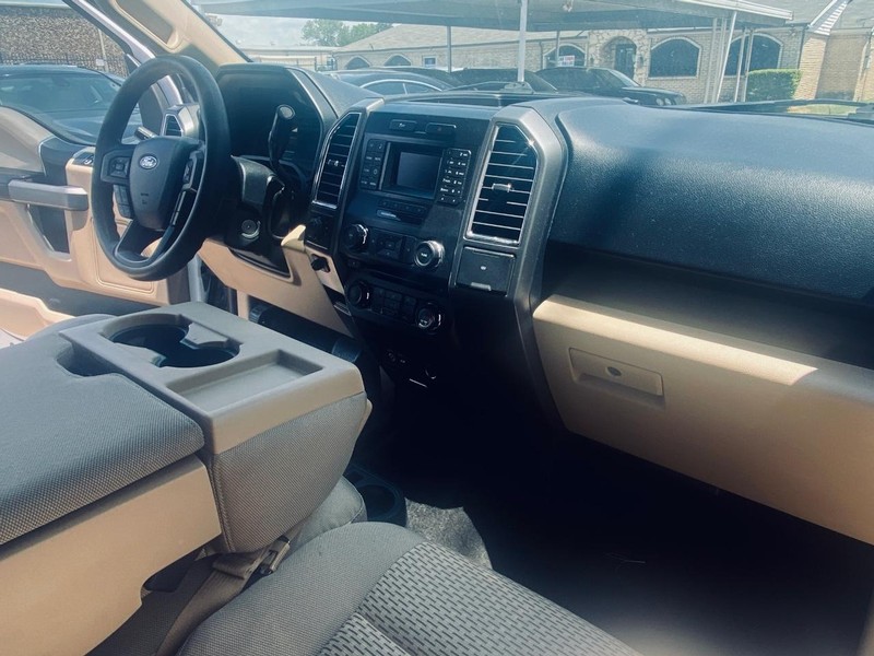 Ford F-150 Vehicle Full-screen Gallery Image 22
