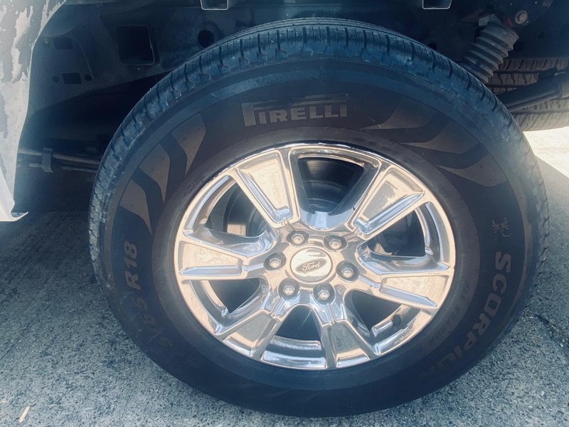 Ford F-150 Vehicle Full-screen Gallery Image 23