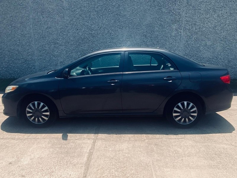 Toyota Corolla Vehicle Full-screen Gallery Image 02
