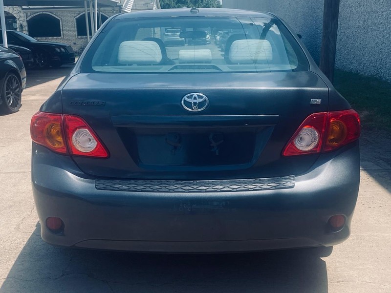 Toyota Corolla Vehicle Full-screen Gallery Image 04