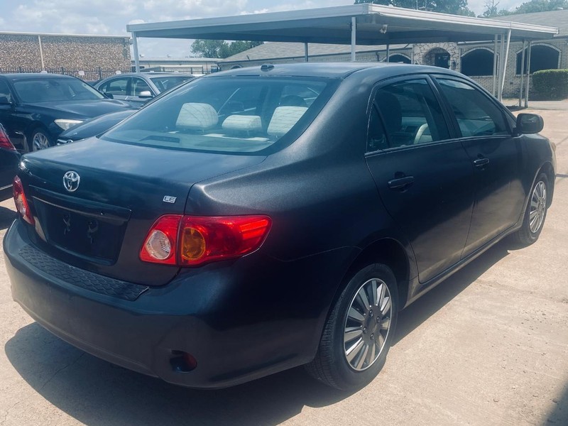 Toyota Corolla Vehicle Full-screen Gallery Image 06