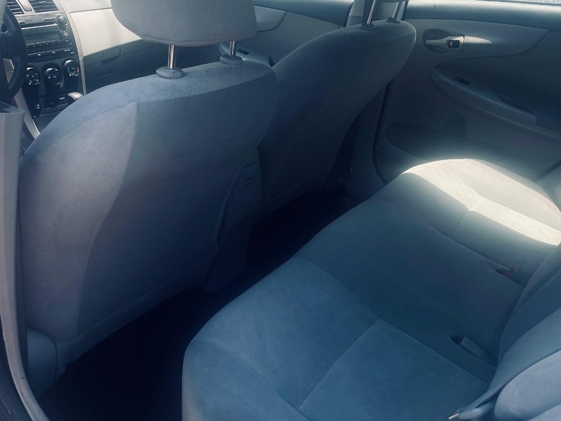 Toyota Corolla Vehicle Full-screen Gallery Image 13