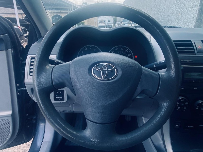 Toyota Corolla Vehicle Full-screen Gallery Image 17
