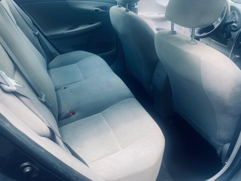 Toyota Corolla Vehicle Full-screen Gallery Image 19