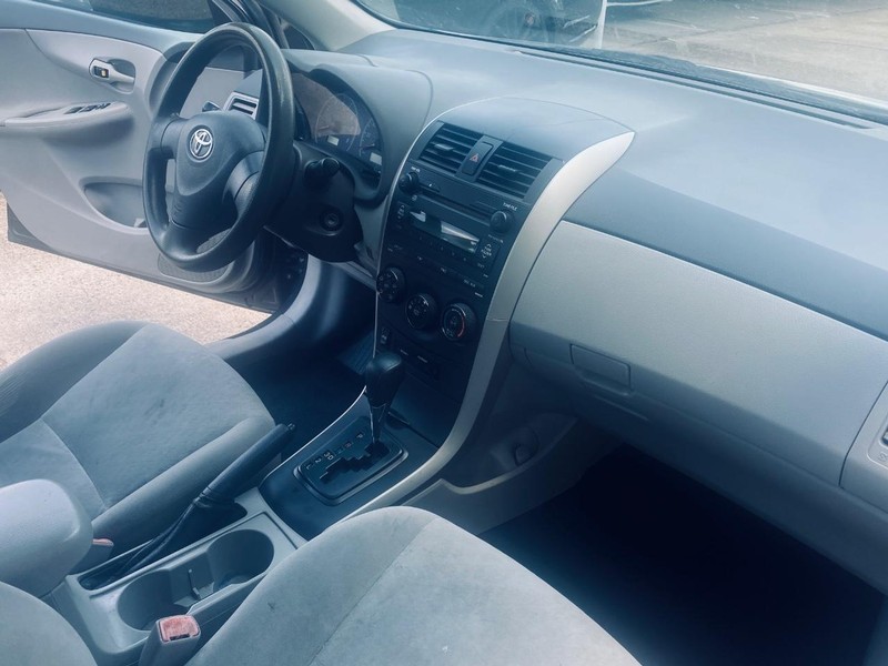 Toyota Corolla Vehicle Full-screen Gallery Image 22