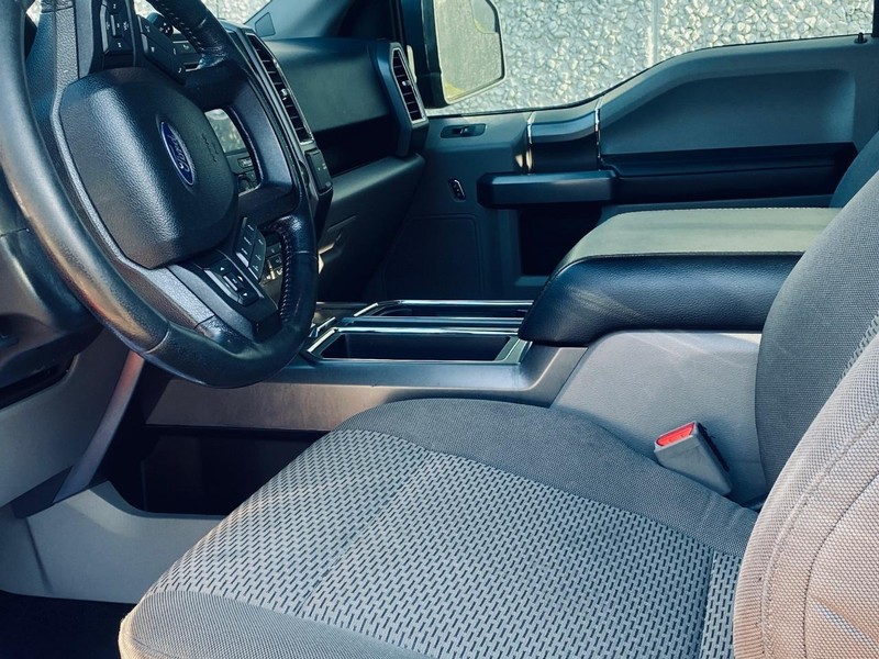 Ford F-150 Vehicle Full-screen Gallery Image 12