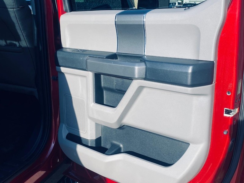 Ford F-150 Vehicle Full-screen Gallery Image 14