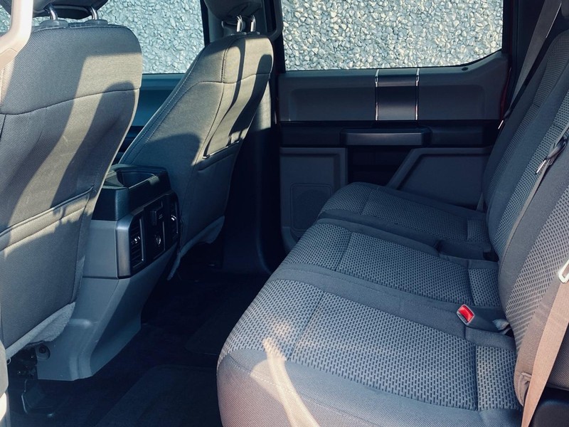 Ford F-150 Vehicle Full-screen Gallery Image 16