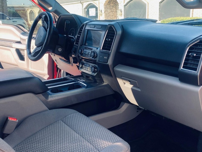Ford F-150 Vehicle Full-screen Gallery Image 19