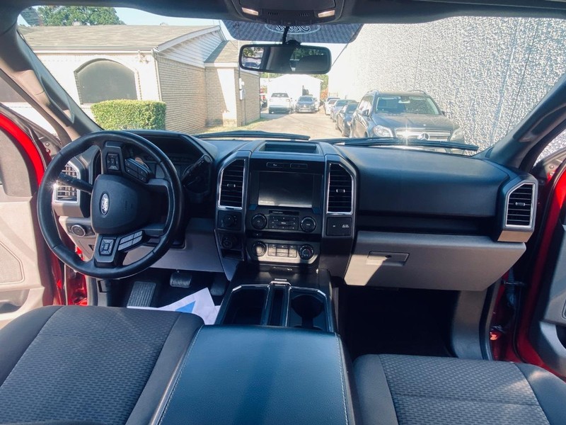 Ford F-150 Vehicle Full-screen Gallery Image 23