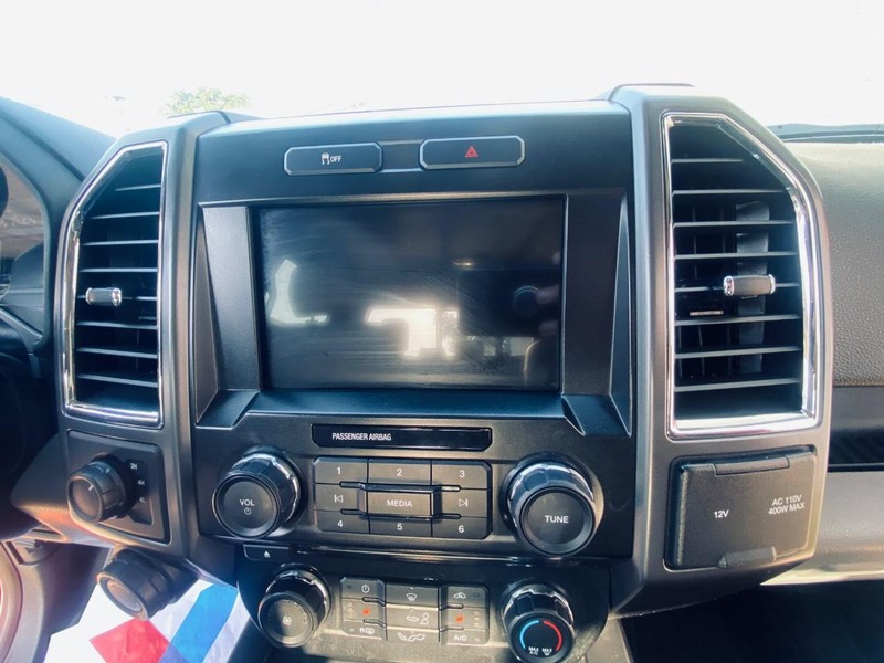 Ford F-150 Vehicle Full-screen Gallery Image 24