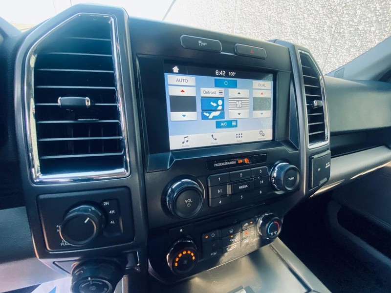 Ford F-150 Vehicle Full-screen Gallery Image 25