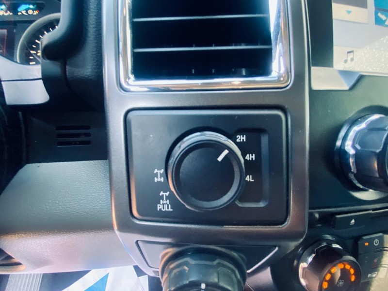 Ford F-150 Vehicle Full-screen Gallery Image 26