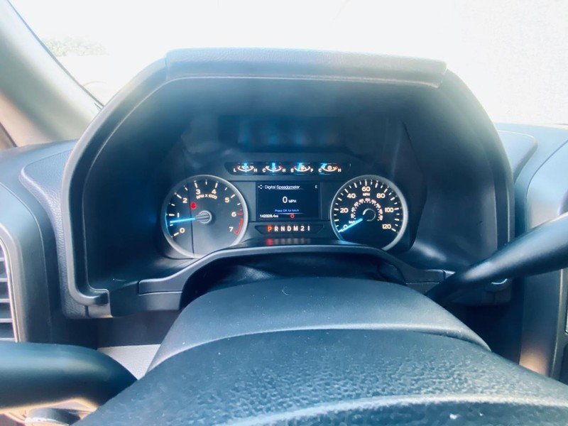 Ford F-150 Vehicle Full-screen Gallery Image 28