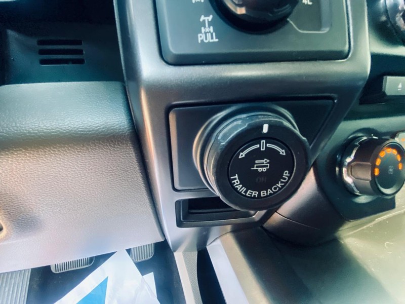 Ford F-150 Vehicle Full-screen Gallery Image 29