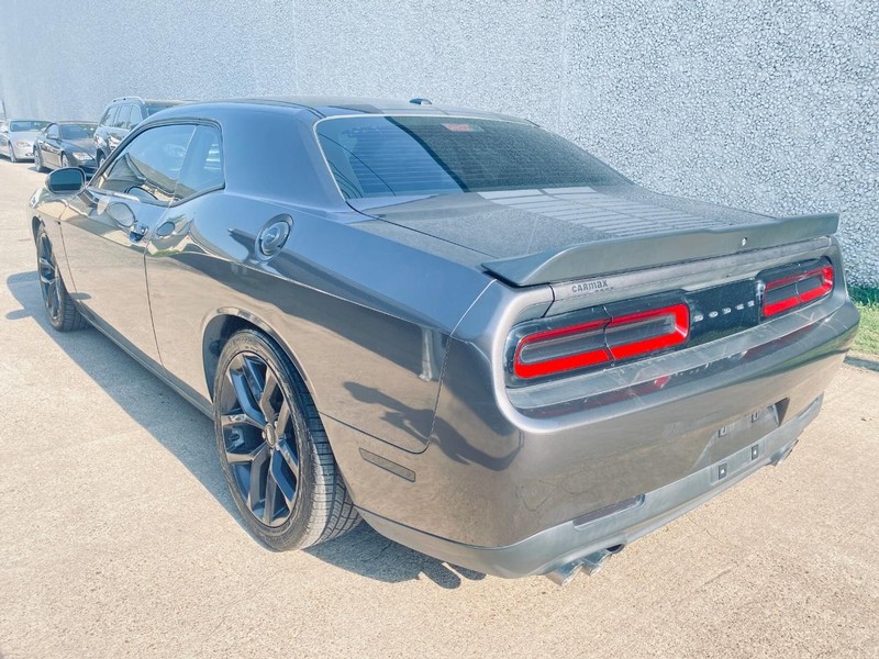 Dodge Challenger Vehicle Full-screen Gallery Image 03