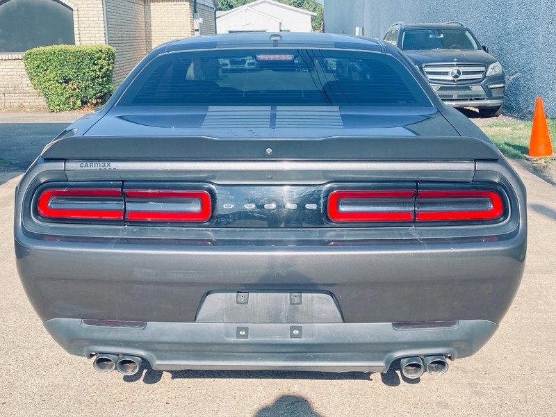 Dodge Challenger Vehicle Full-screen Gallery Image 04