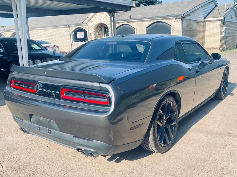 Dodge Challenger Vehicle Full-screen Gallery Image 06