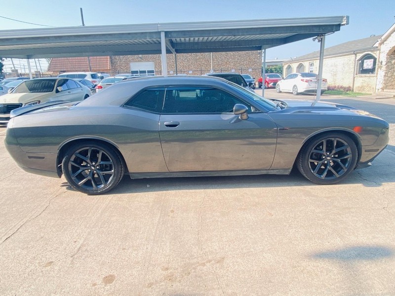 Dodge Challenger Vehicle Full-screen Gallery Image 07
