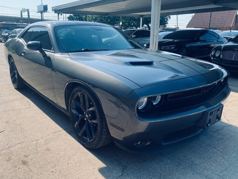 Dodge Challenger Vehicle Full-screen Gallery Image 08