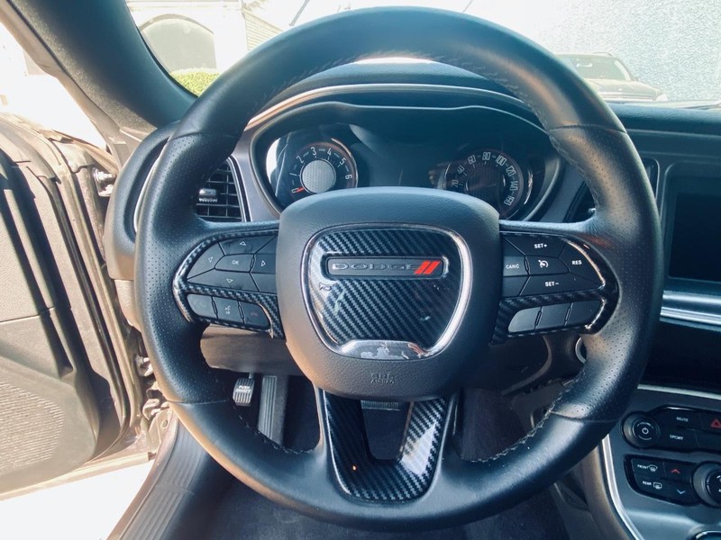 Dodge Challenger Vehicle Full-screen Gallery Image 18