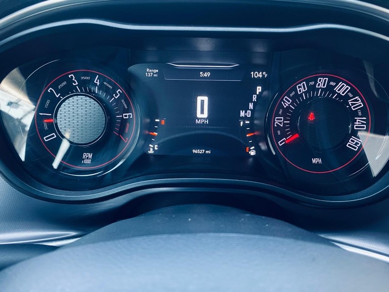 Dodge Challenger Vehicle Full-screen Gallery Image 23