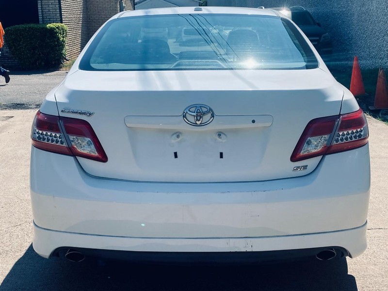 Toyota Camry Vehicle Full-screen Gallery Image 04