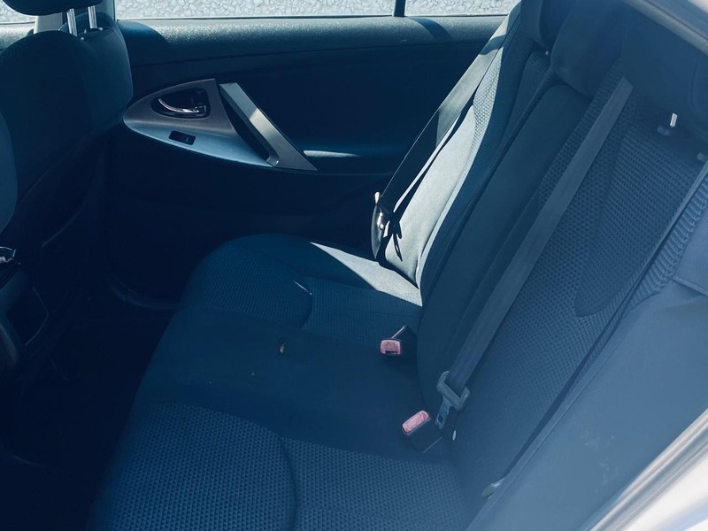 Toyota Camry Vehicle Full-screen Gallery Image 13
